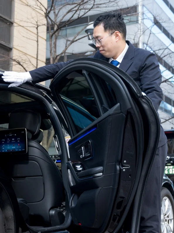 常に成長を求め、最高のサービスを目指す役員運転手。お客様への気配りを忘れないショーファー。